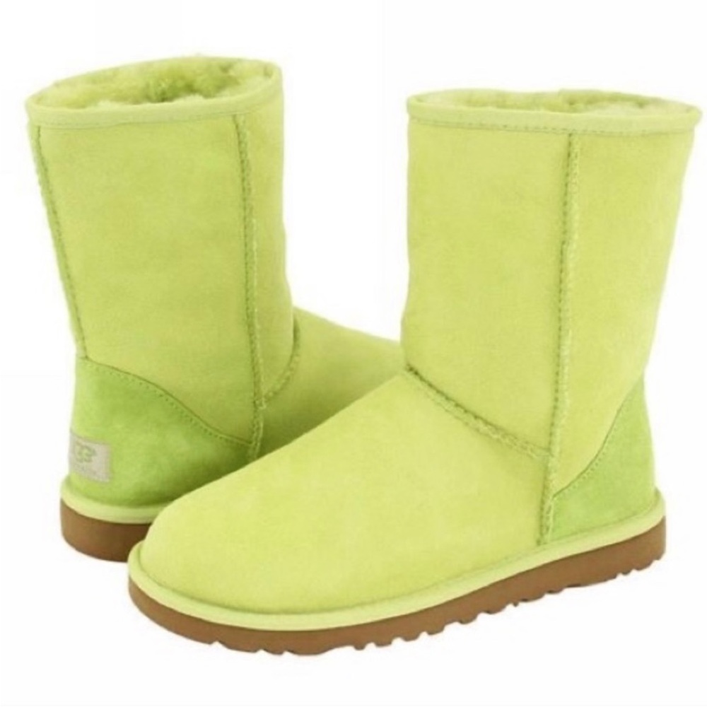 Women's Shoes UGG CLASSIC SHORT - Lime Green (Youth 7 but fits a women’s 8.5-9)